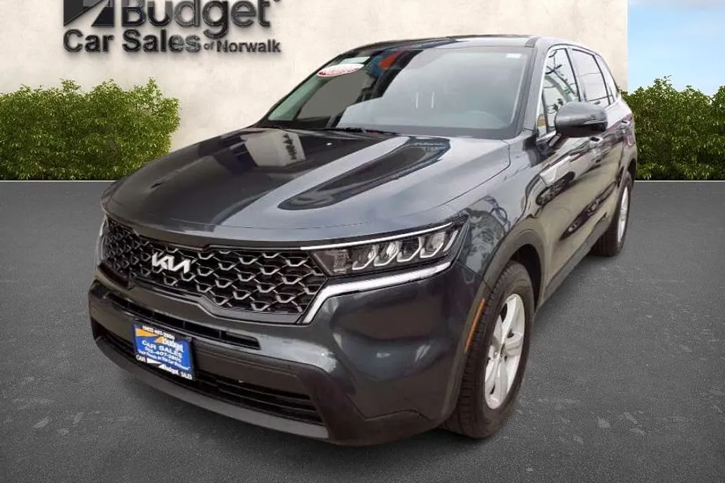 2023 Kia Sorento LX photo 1