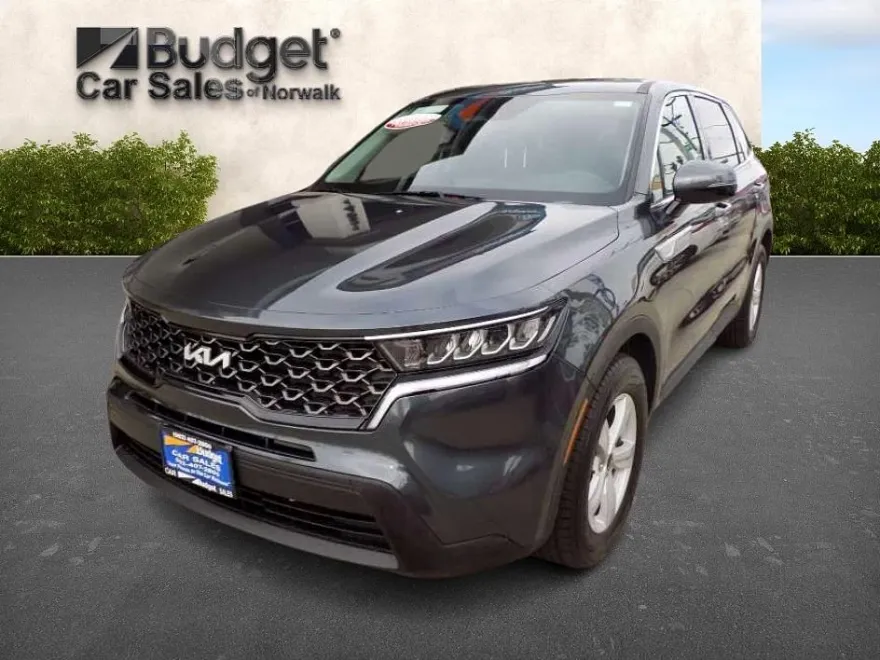 2023 Kia Sorento LX photo 1
