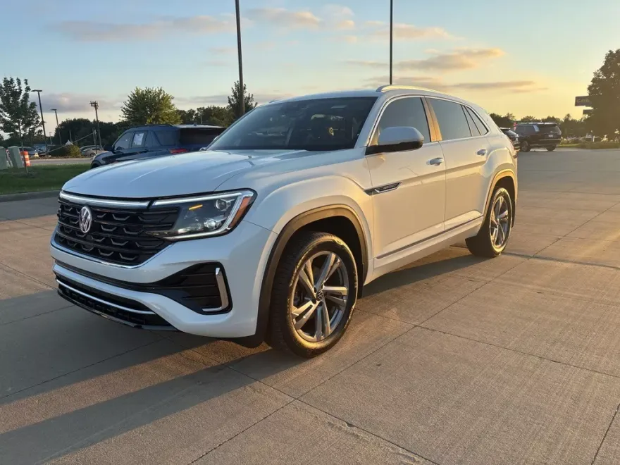 2024 Volkswagen Atlas Cross Sport SEL R-Line photo 1