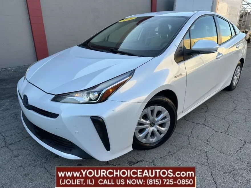 2021 Toyota Prius LE photo 1