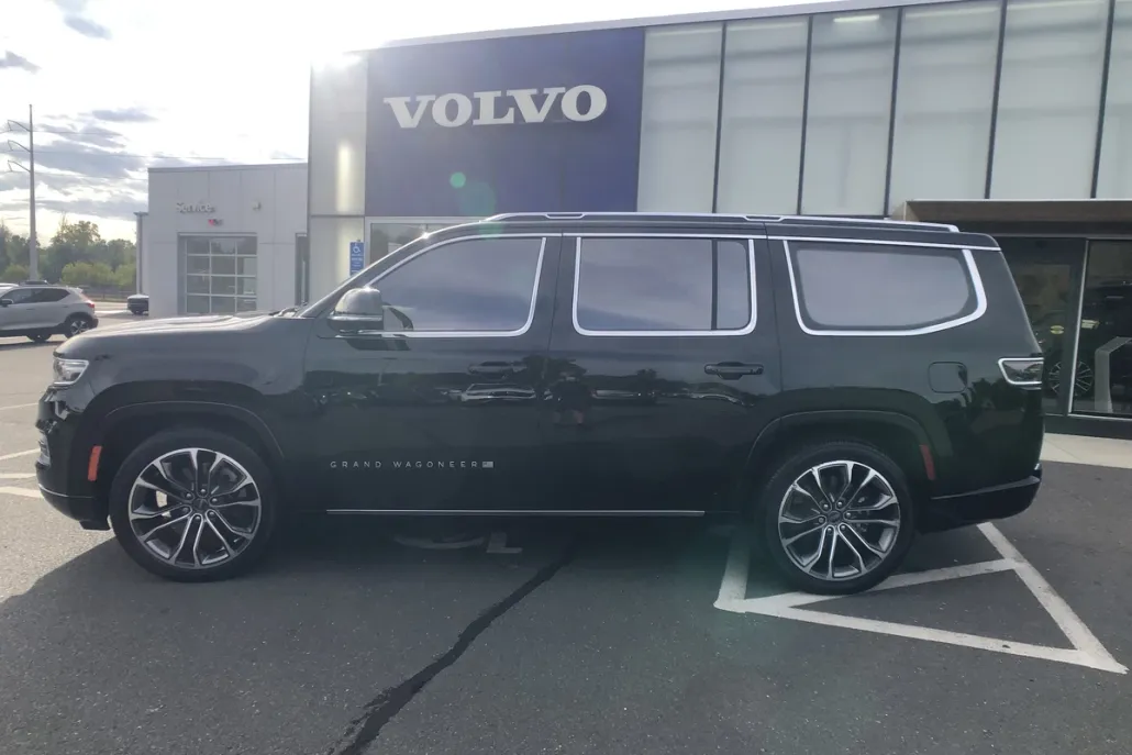 2022 Jeep Grand Wagoneer III photo 1
