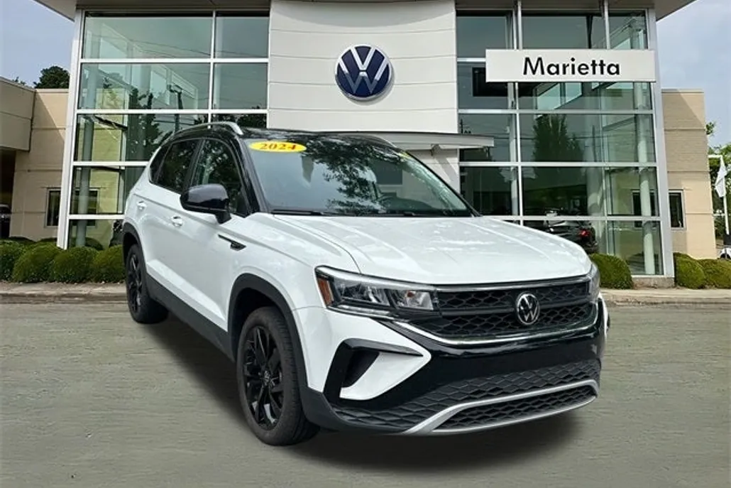 2024 Volkswagen Taos SE photo 1