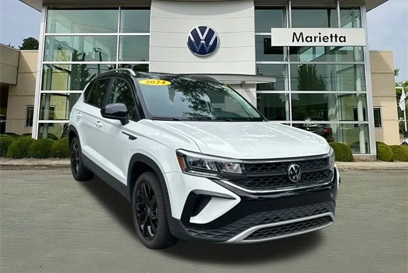 2024 Volkswagen Taos SE photo 1