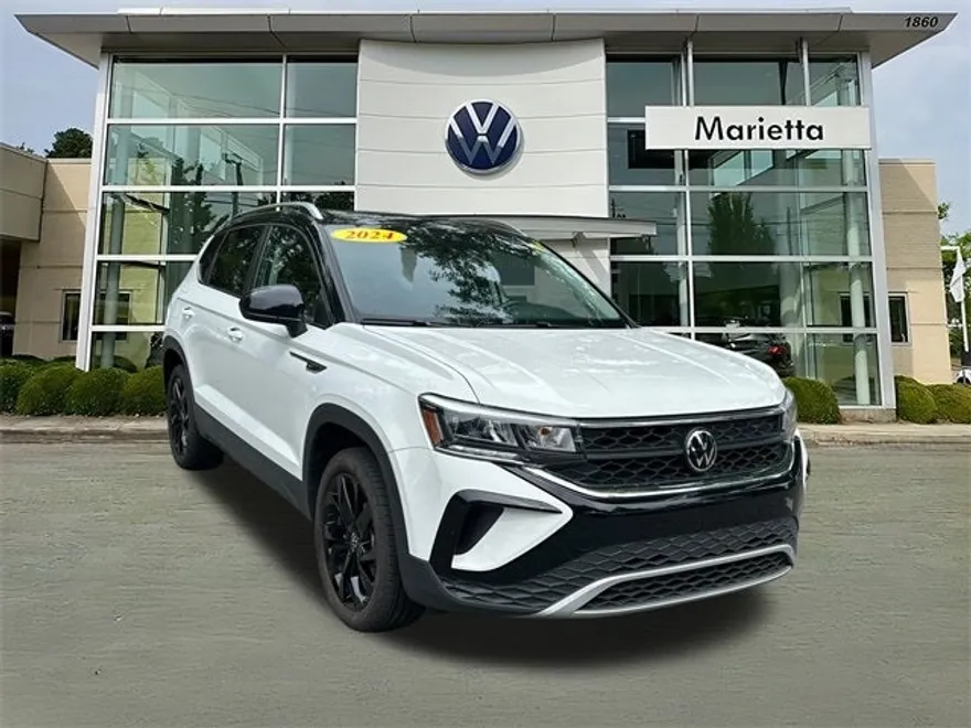 2024 Volkswagen Taos SE photo 1