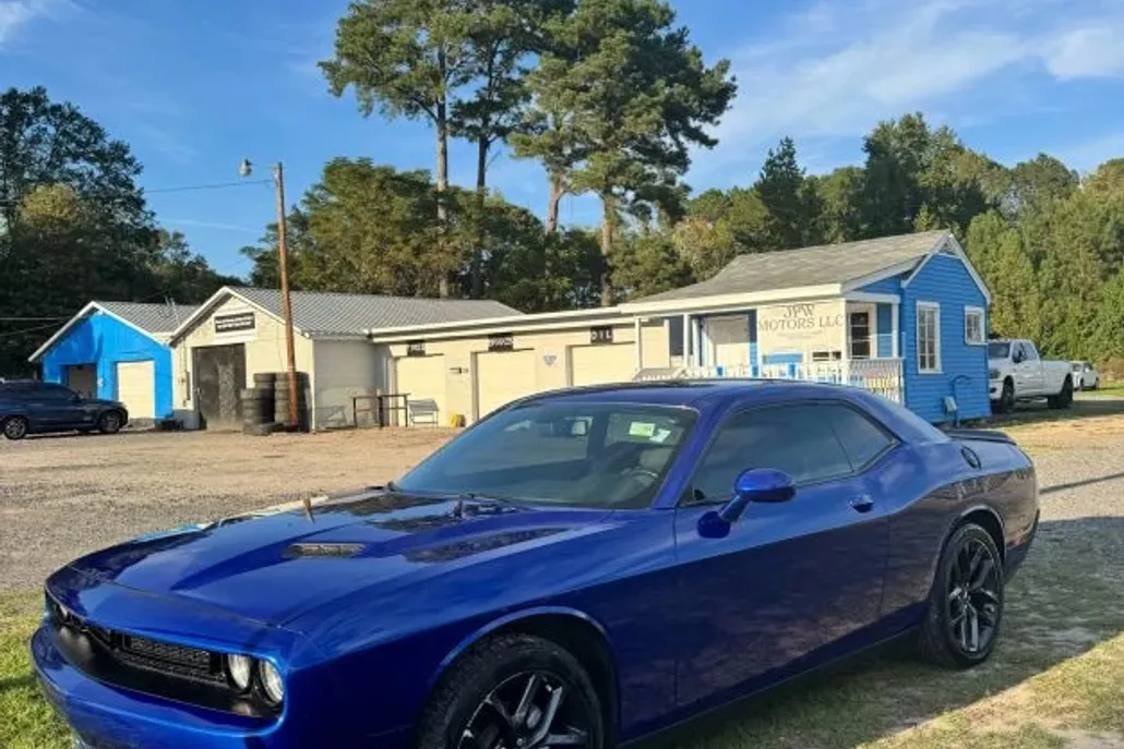 2021 Dodge Challenger SXT photo 1