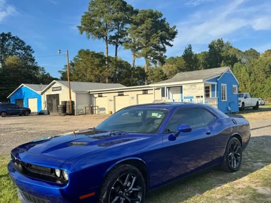 2021 Dodge Challenger SXT photo 1