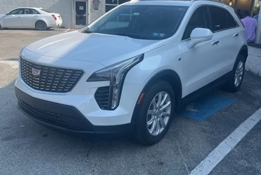 2023 Cadillac XT4 Luxury photo 1