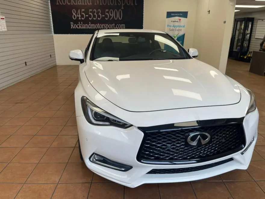 2017 Infiniti Q60 3.0t Premium photo 1