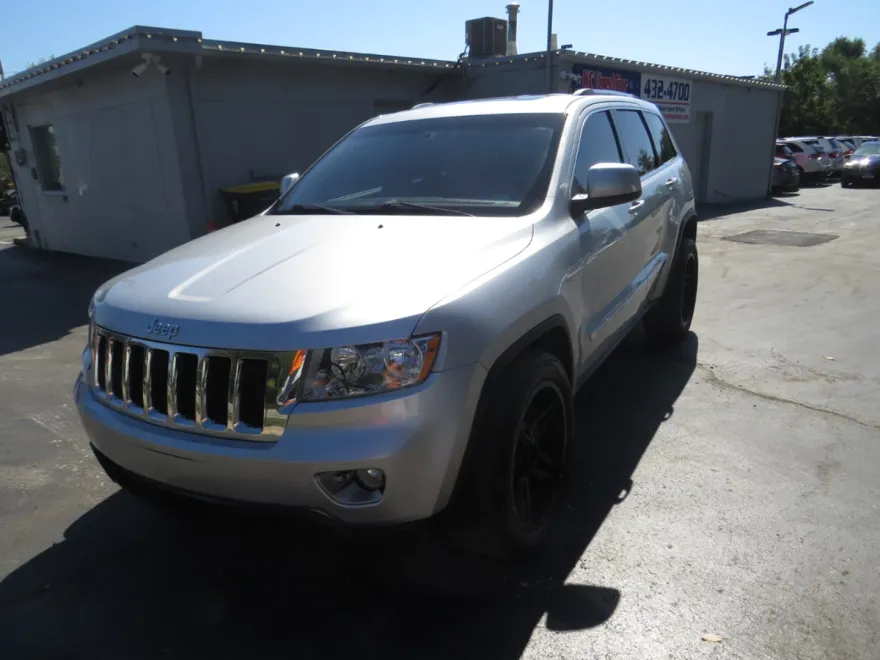 2012 Jeep Grand Cherokee Laredo photo 1