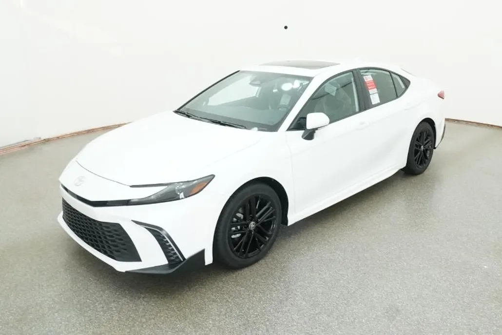 2025 Toyota Camry SE photo 1