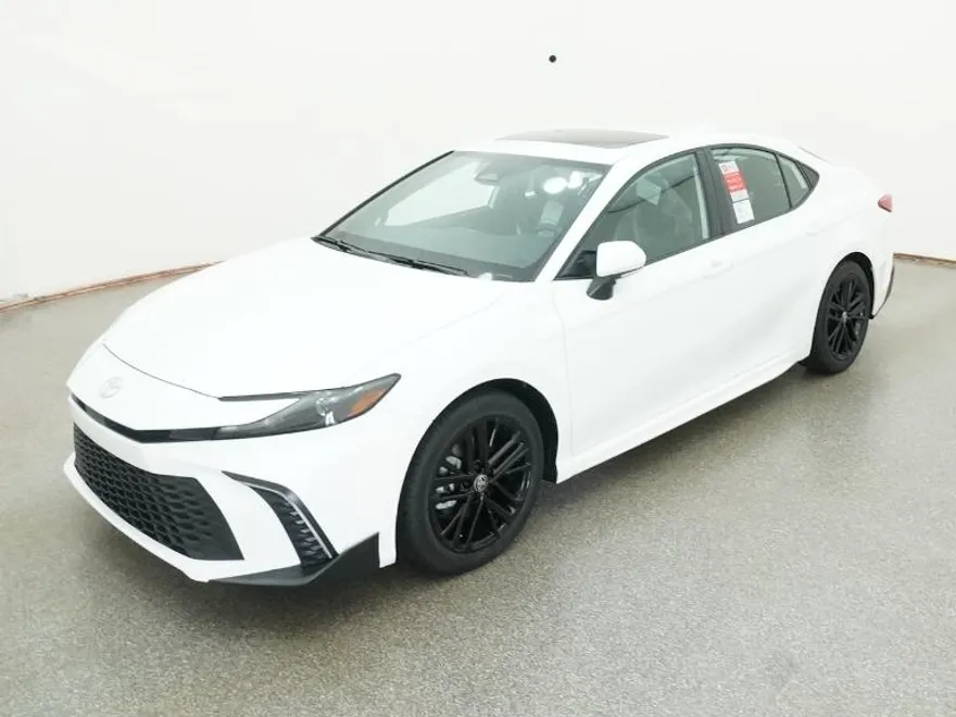 2025 Toyota Camry SE photo 1