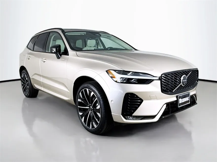 2026 Volvo XC60 B5 photo 1