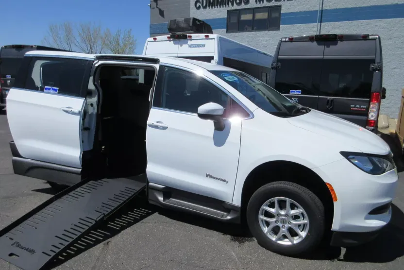 2023 Chrysler Voyager LX photo 1