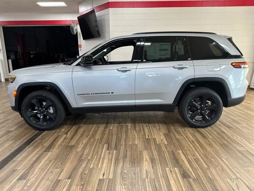 2025 Jeep Grand Cherokee Limited photo 1