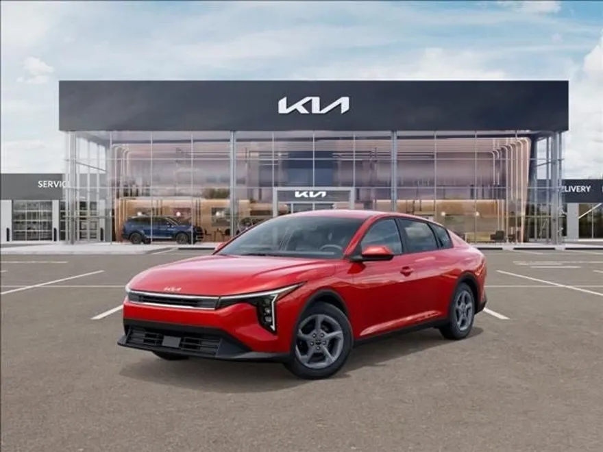 2025 Kia K4 LXS photo 1