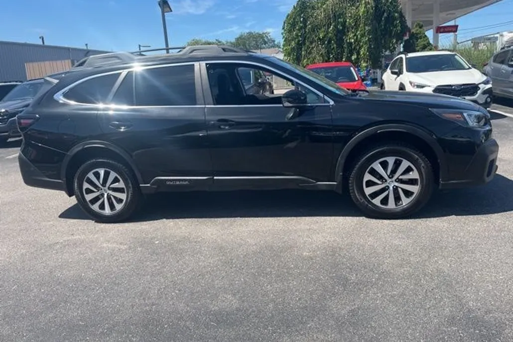 2020 Subaru Outback Premium photo 1