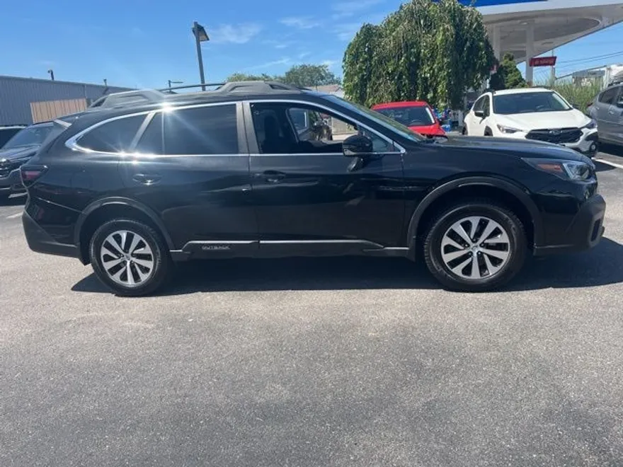 2020 Subaru Outback Premium photo 1