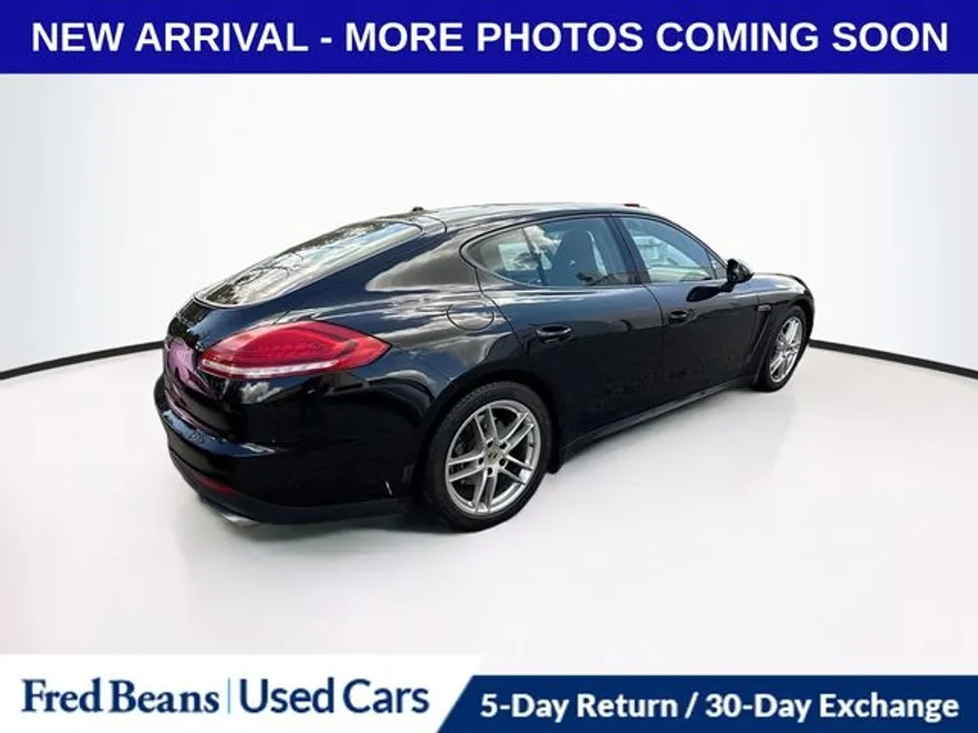 2015 Porsche Panamera 4 photo 1