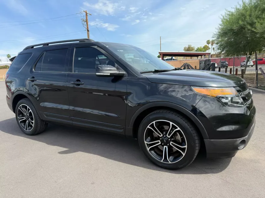 2015 Ford Explorer Sport photo 1