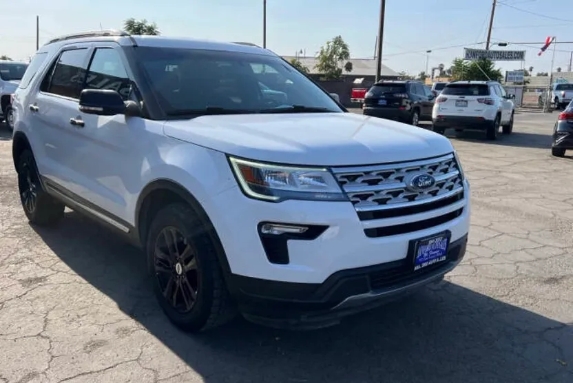 2019 Ford Explorer XLT photo 1
