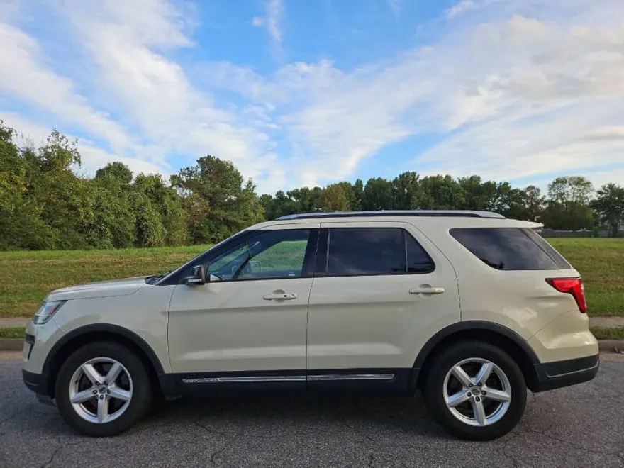 2018 Ford Explorer XLT photo 1