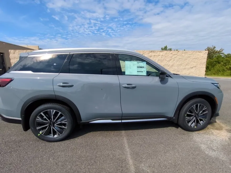 2026 Infiniti QX60 Luxe photo 1
