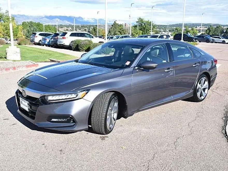 2020 Honda Accord Touring 2.0T photo 1