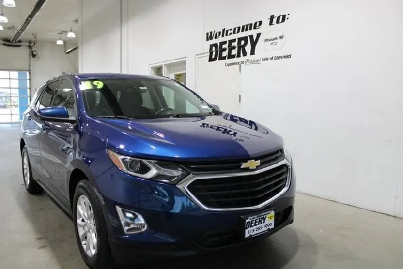 2019 Chevrolet Equinox LT photo 1