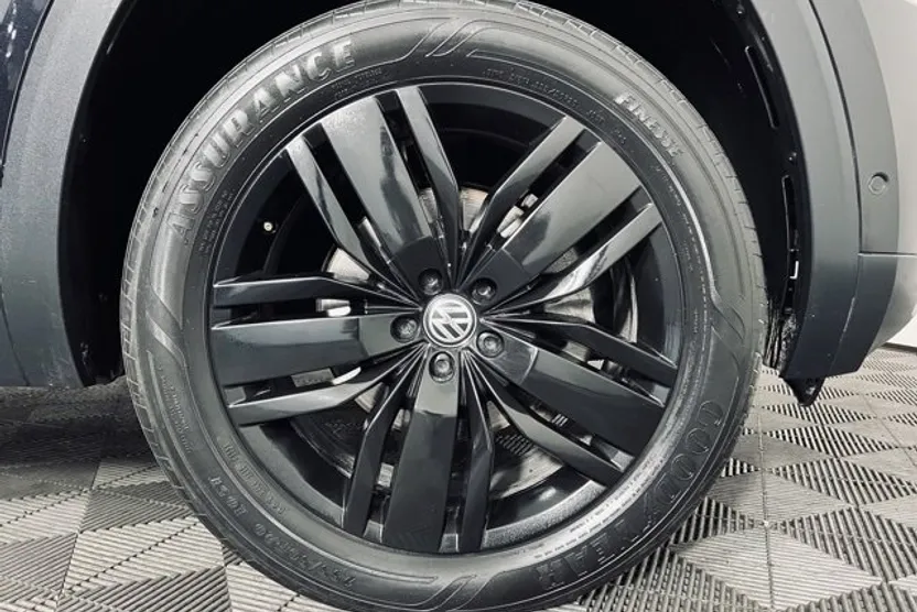 2018 Volkswagen Atlas SEL Premium photo 1