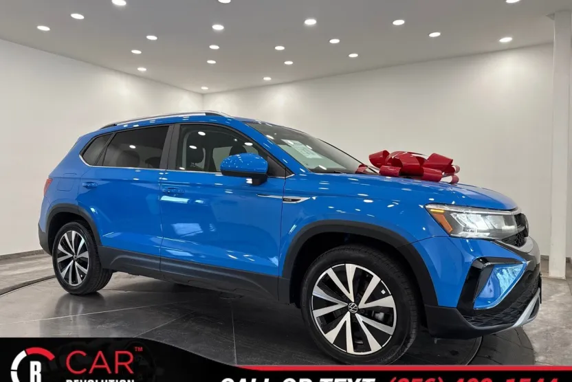 2023 Volkswagen Taos SE photo 1