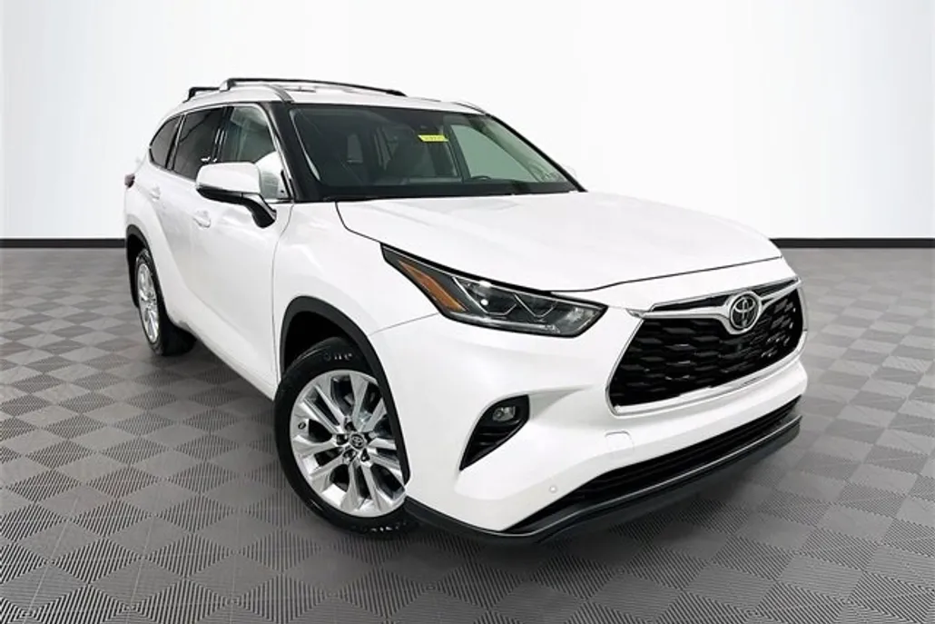 2022 Toyota Highlander Limited photo 1