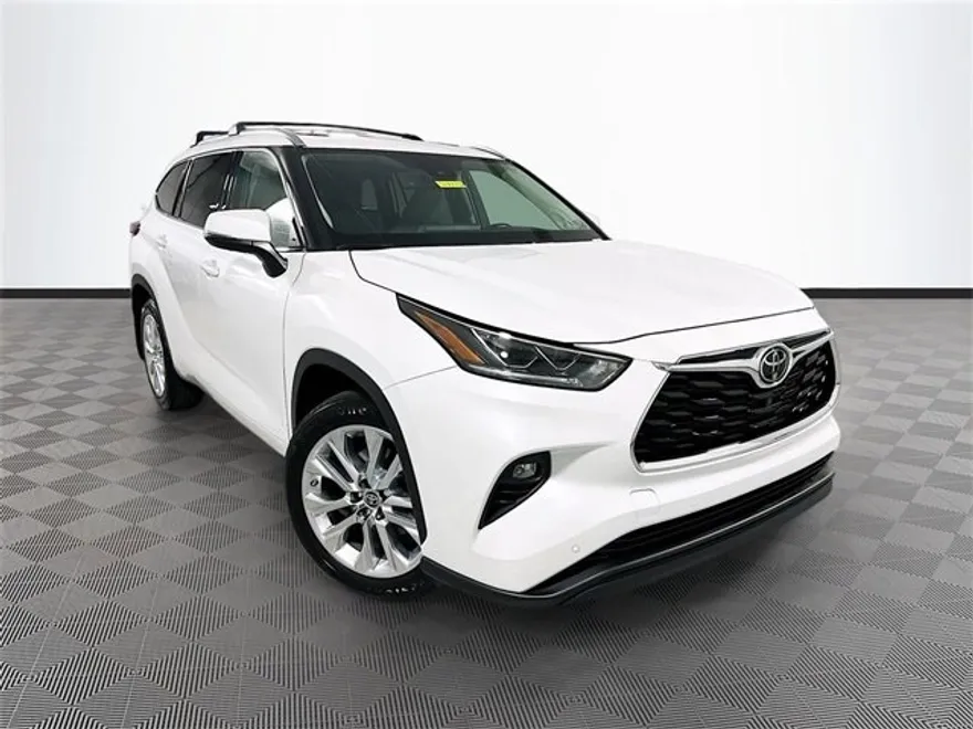 2022 Toyota Highlander Limited photo 1