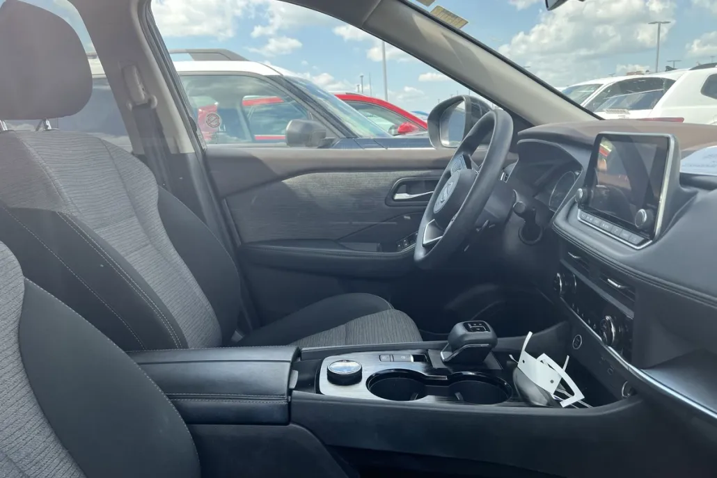 2023 Nissan Rogue SV photo 1