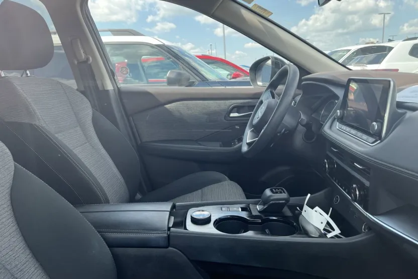 2023 Nissan Rogue SV photo 1