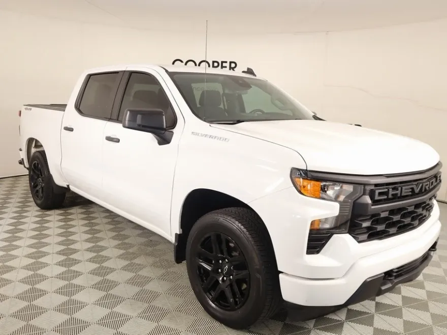 2023 Chevrolet Silverado 1500 Custom photo 1