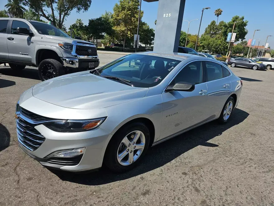 2020 Chevrolet Malibu LS photo 1