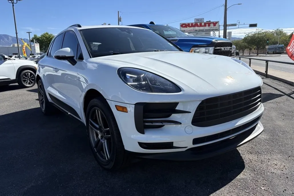 2021 Porsche Macan Base photo 1