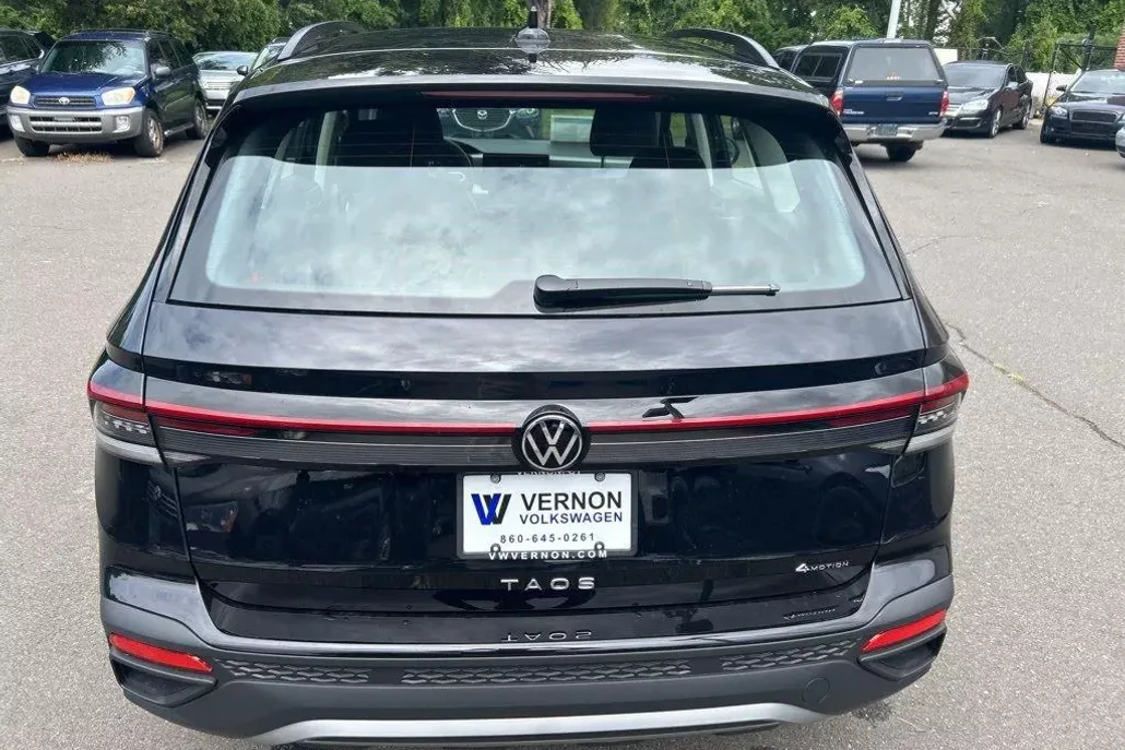 2025 Volkswagen Taos S photo 1