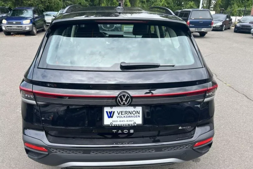 2025 Volkswagen Taos S photo 1