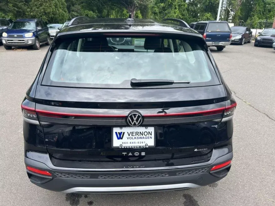 2025 Volkswagen Taos S photo 1