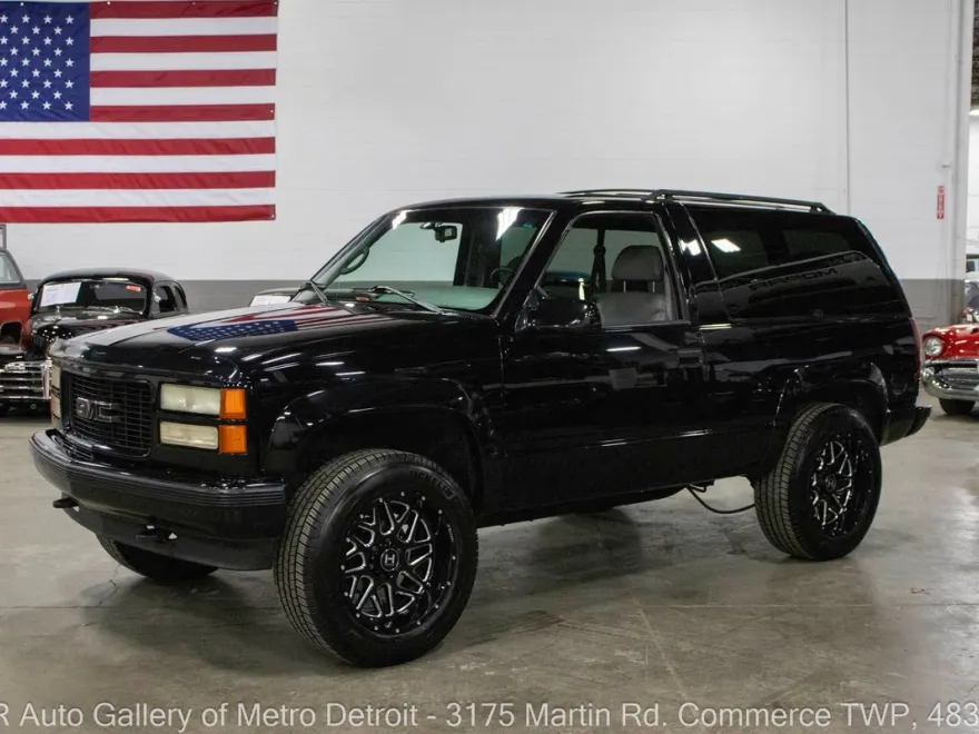 1996 Gmc Yukon SLE photo 1