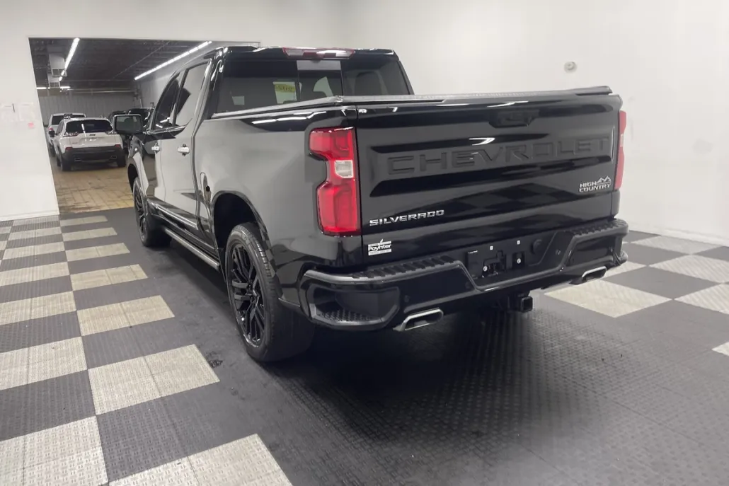 2024 Chevrolet Silverado 1500 High Country photo 1