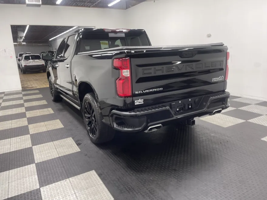 2024 Chevrolet Silverado 1500 High Country photo 1