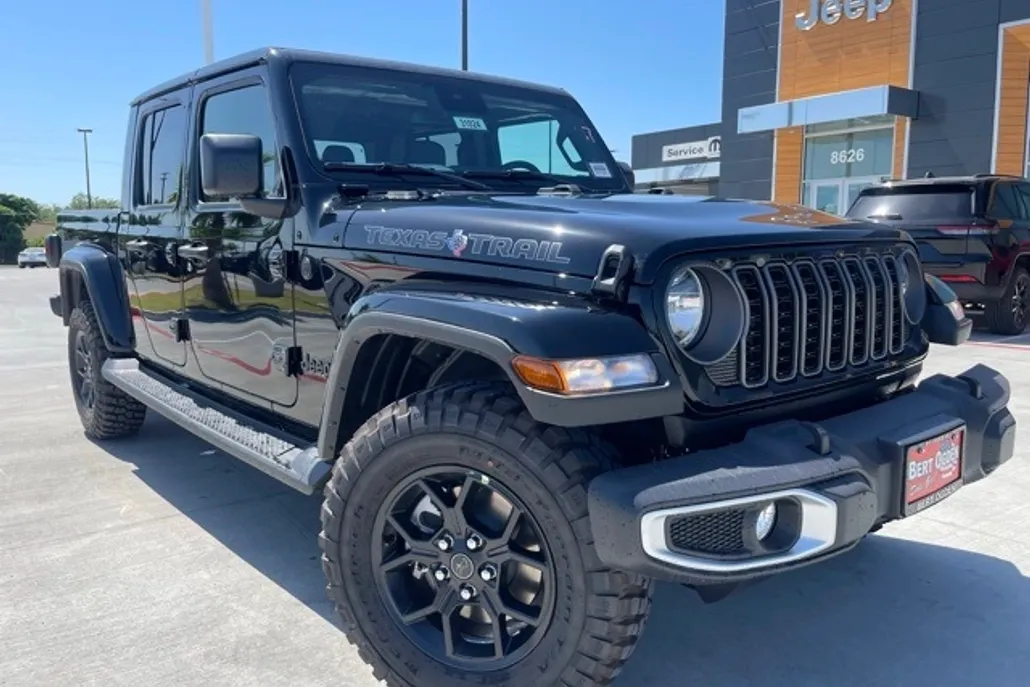 2025 Jeep Gladiator Sport photo 1