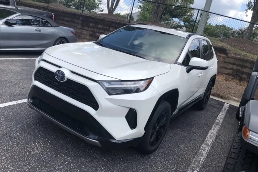 2022 Toyota RAV4 Hybrid SE photo 1