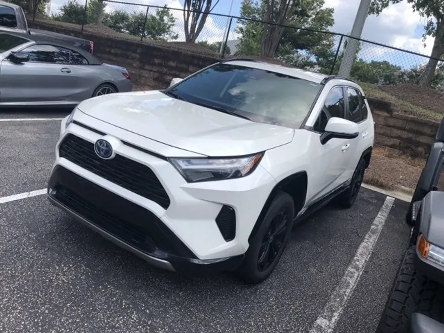 2022 Toyota RAV4 Hybrid SE photo 1