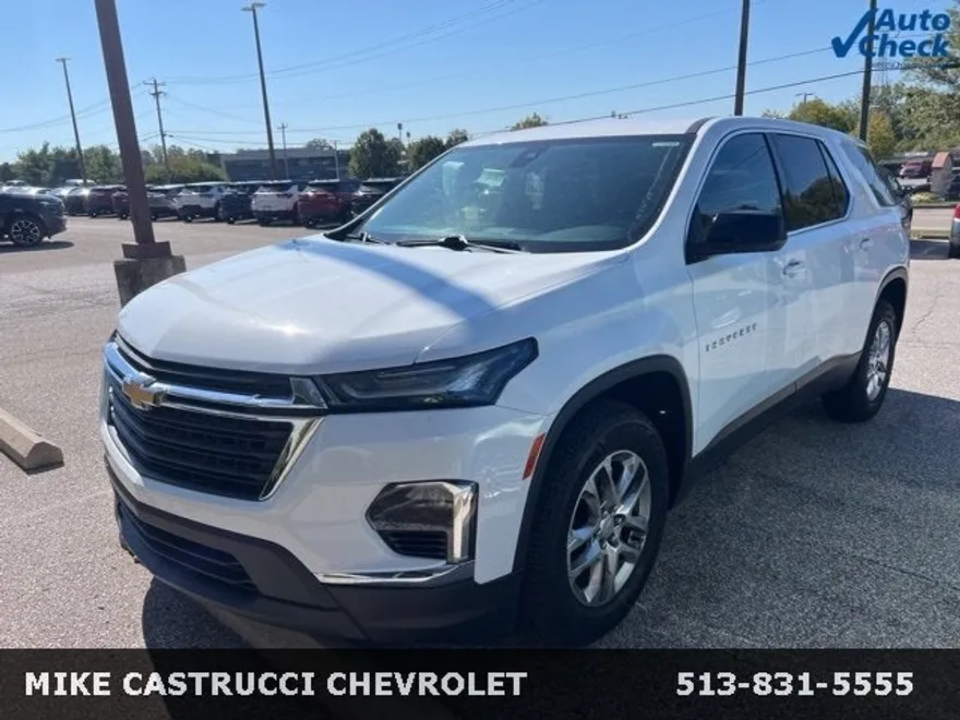 2023 Chevrolet Traverse LS photo 1