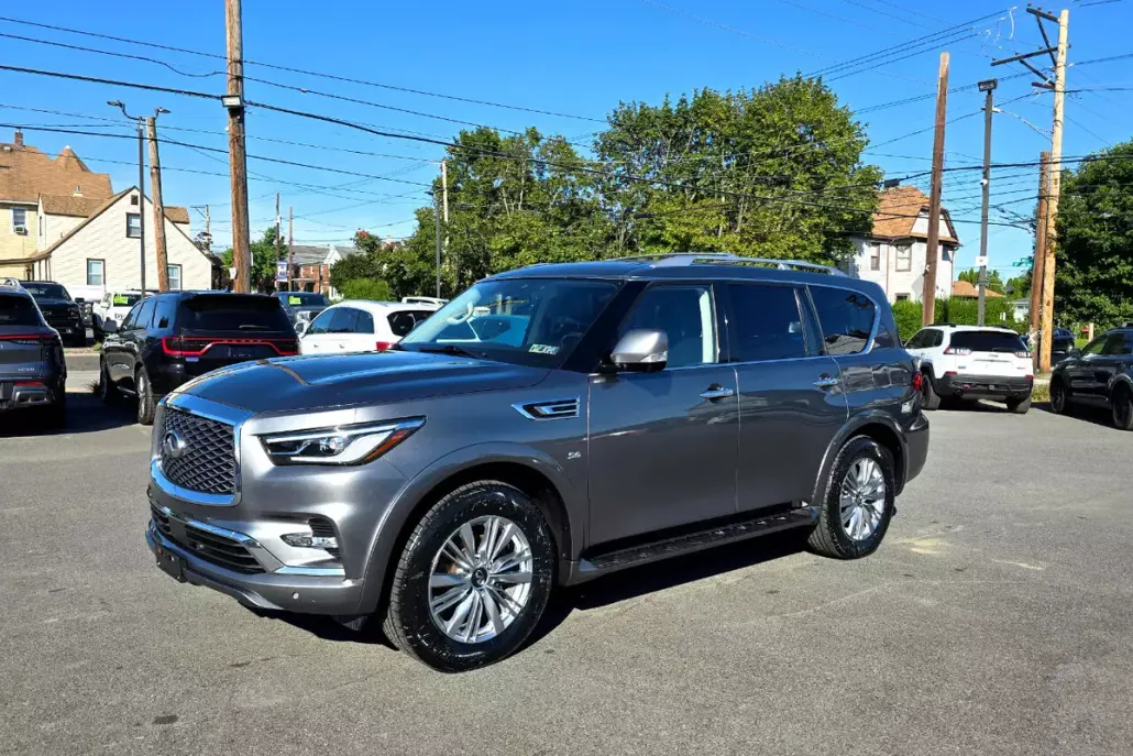 2019 Infiniti QX80 Luxe photo 1