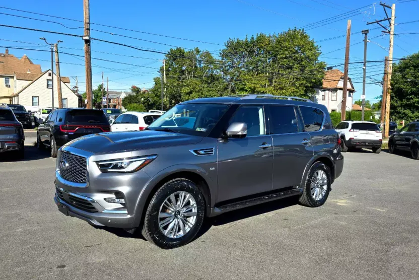 2019 Infiniti QX80 Luxe photo 1