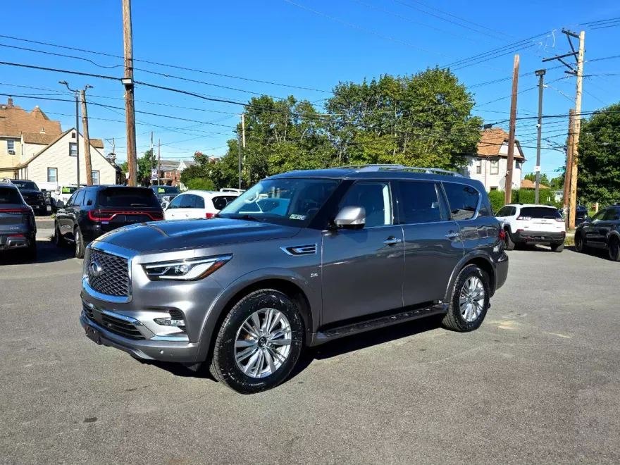 2019 Infiniti QX80 Luxe photo 1